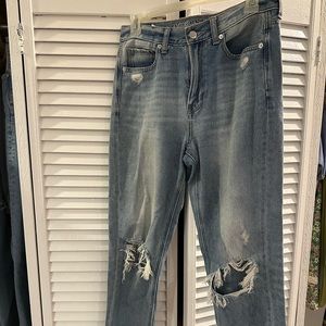 Womens size 2 ripped knee American Eagle jeans